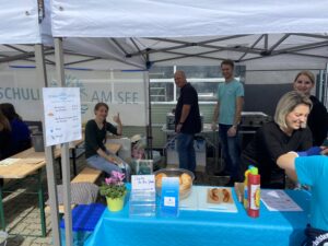 Bratwurstverkauf auf dem Umweltmarkt 2023