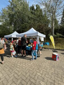 Betrieb am Stand auf dem Umweltmarkt